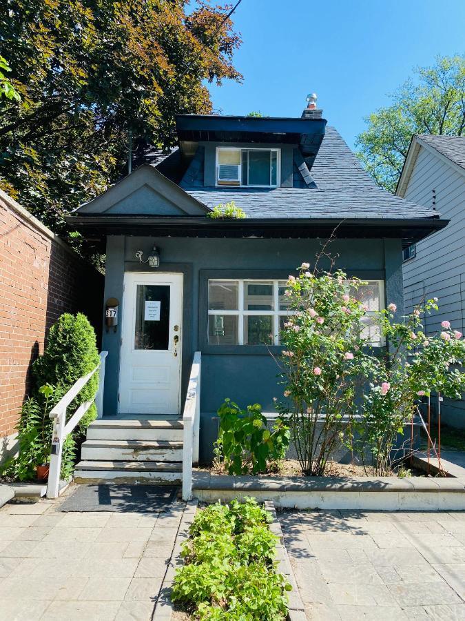 Lovely II Space Share A Room East York Canada トロント エクステリア 写真