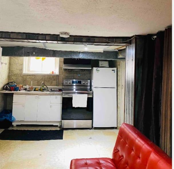 Lovely II Space Share A Room East York Canada トロント エクステリア 写真